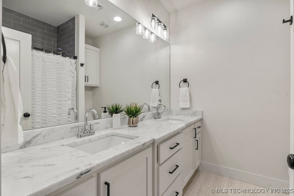 13722 S 20th Place E
