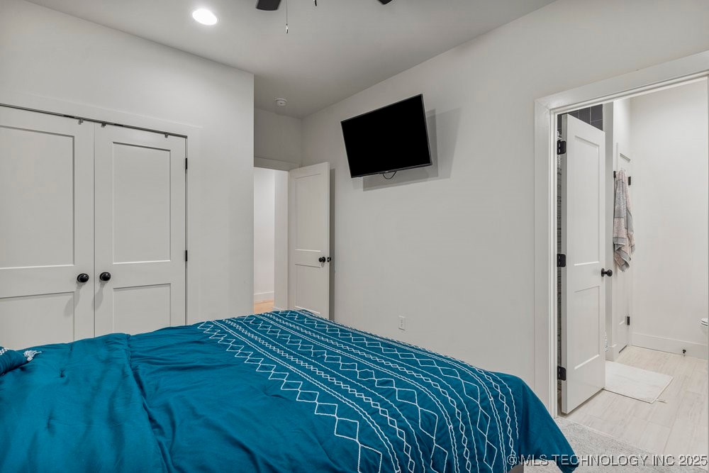 13722 S 20th Place E
