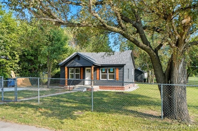 2415 E 29th Street North