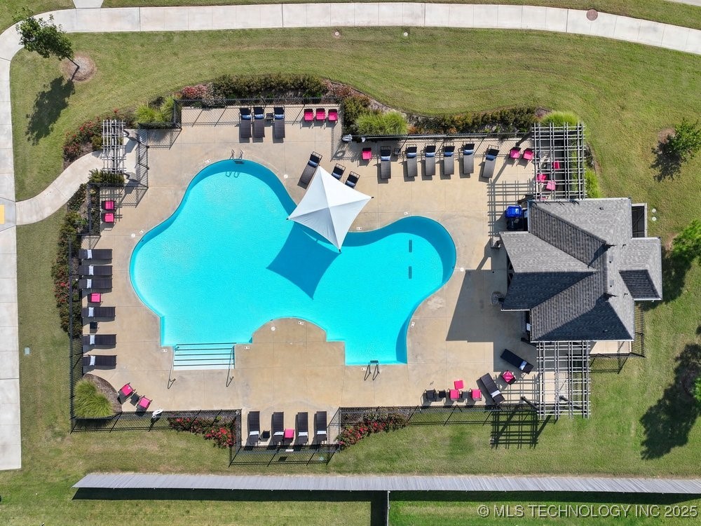 1917 E Van Buren Street