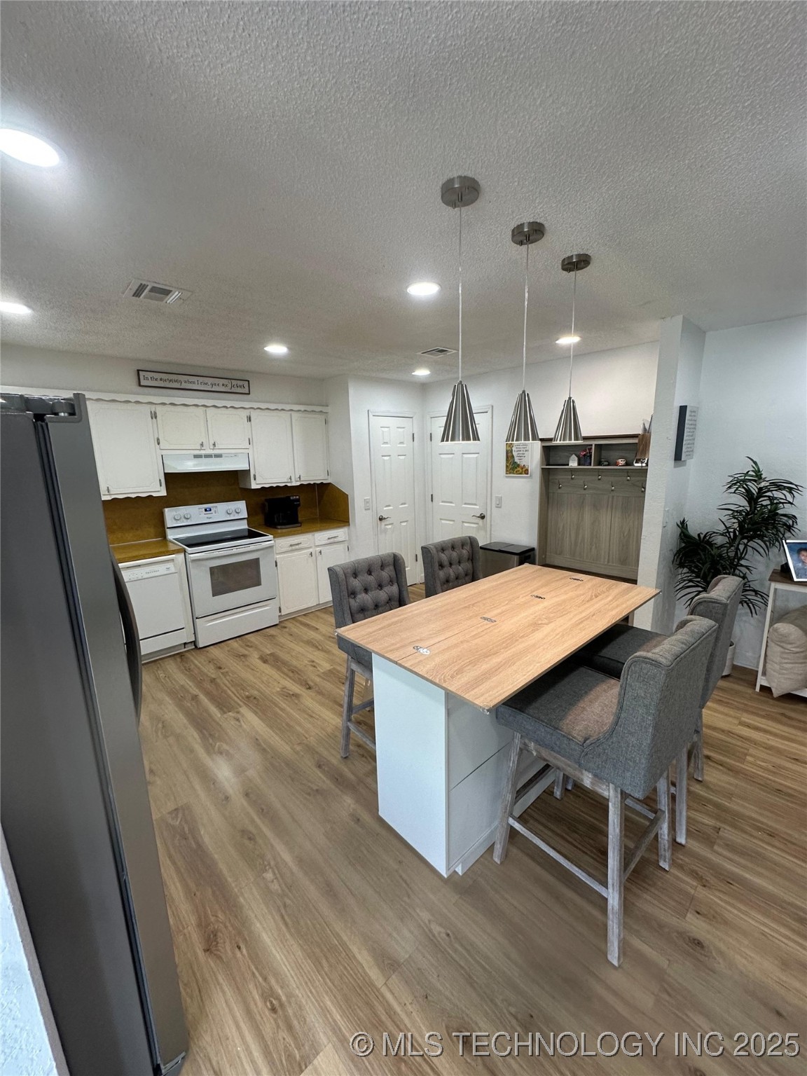 2500 S Walnut Avenue