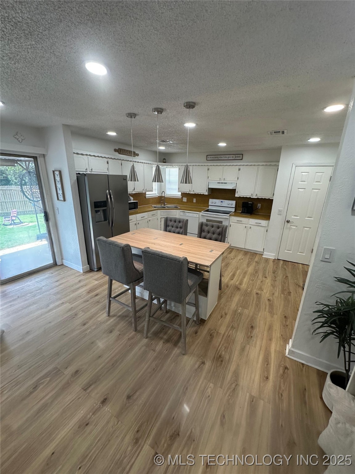 2500 S Walnut Avenue