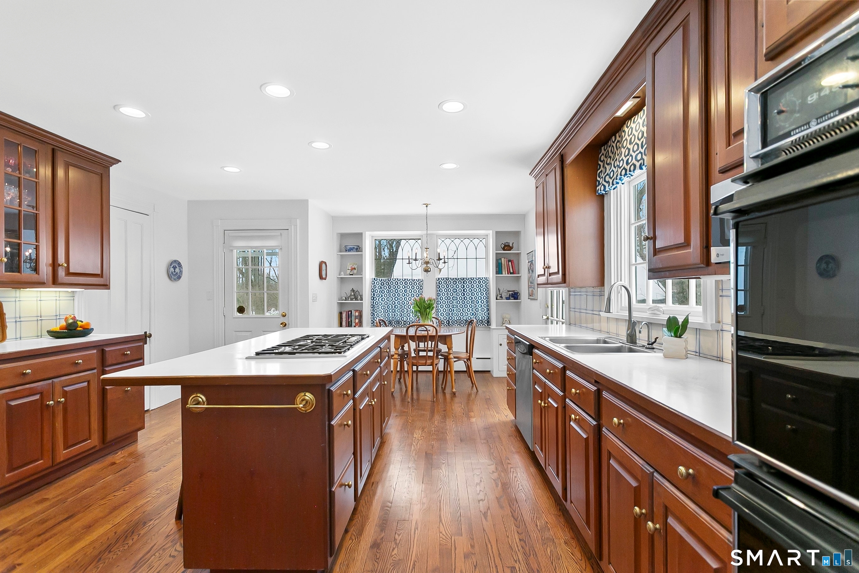 3674 Congress Street