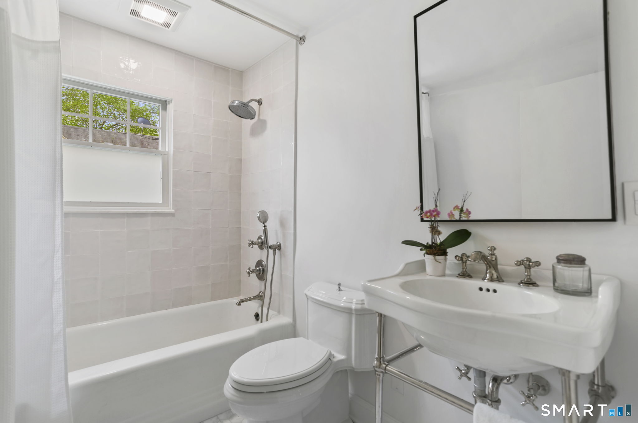 39 Kings Highway North