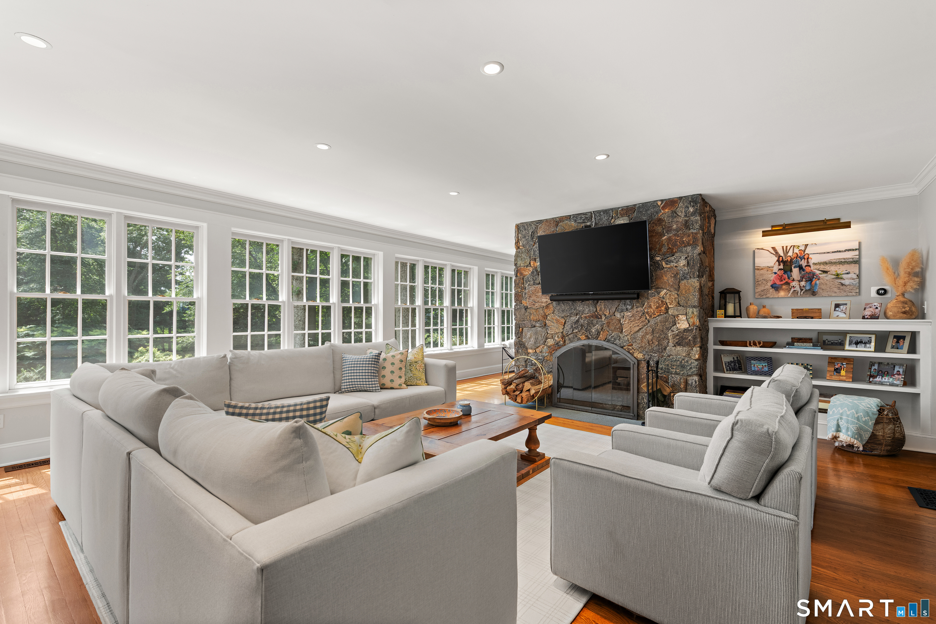 1123 Round Hill Road