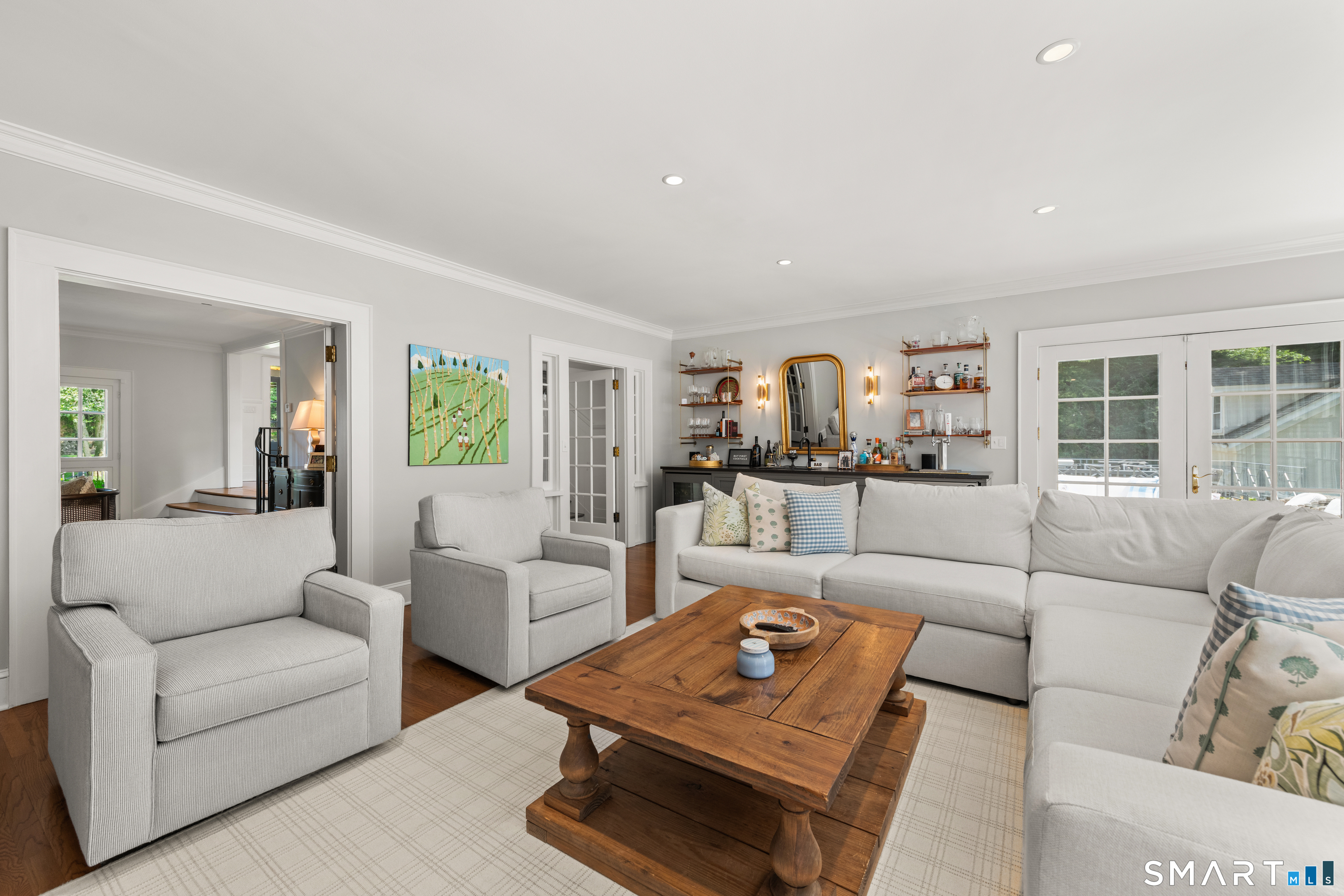 1123 Round Hill Road
