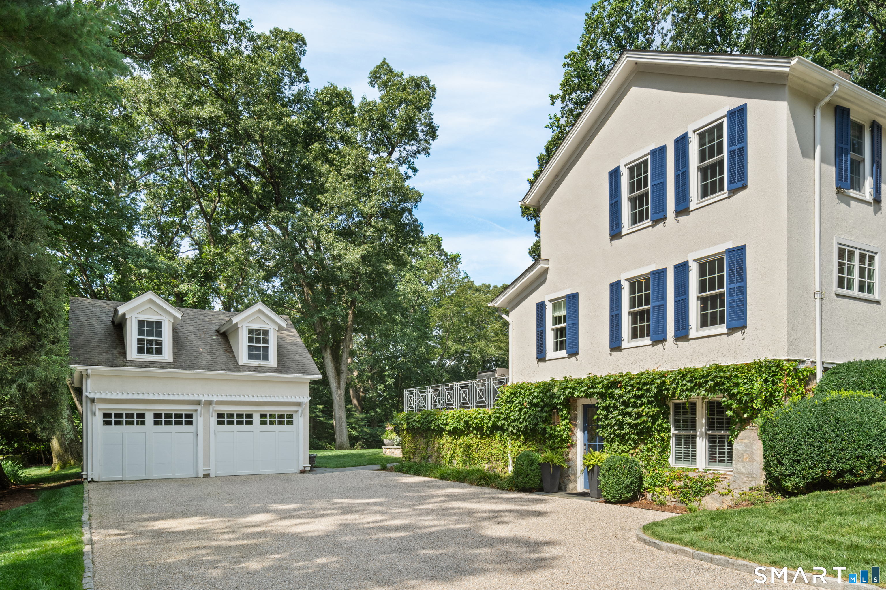 1123 Round Hill Road