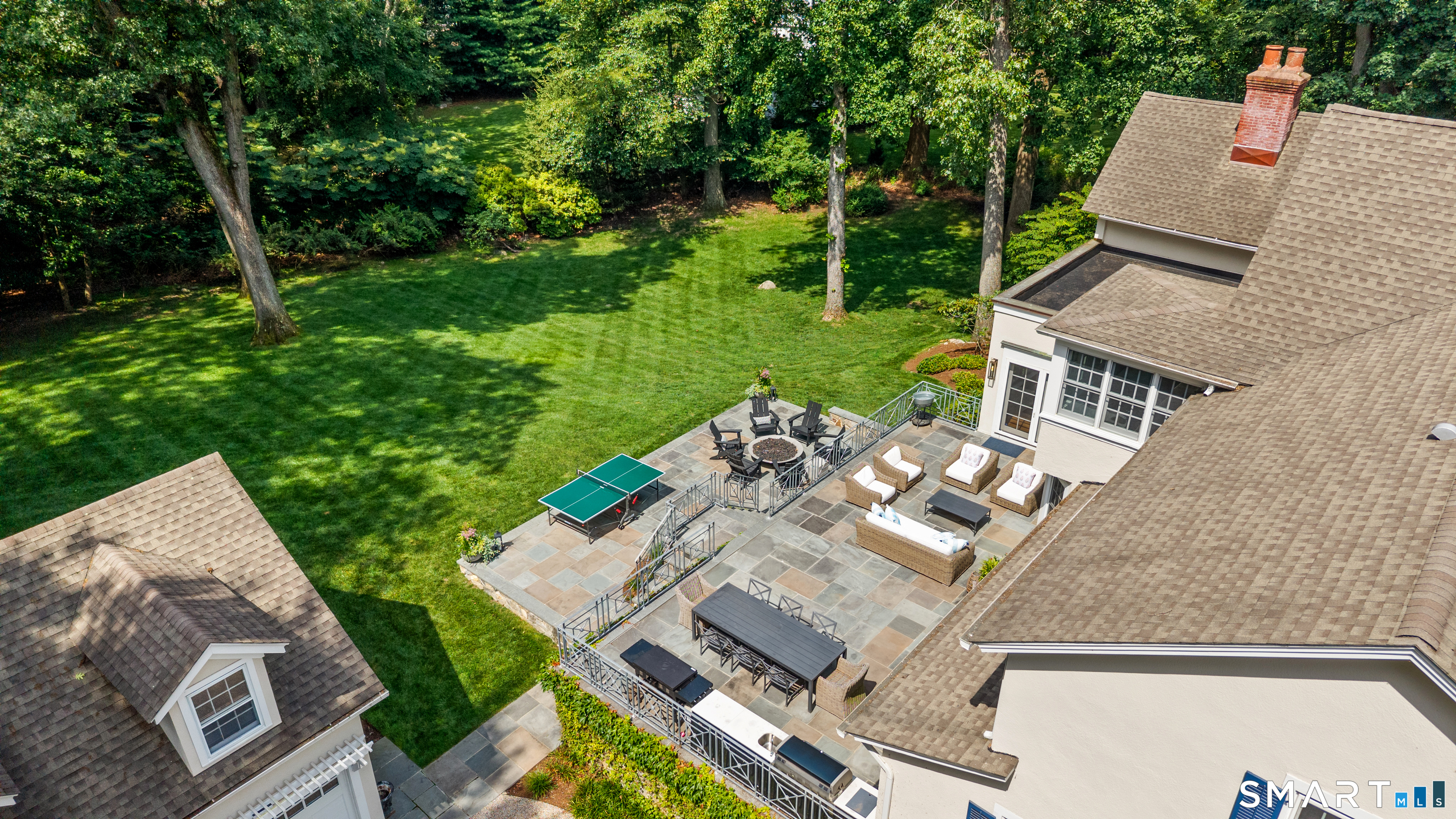 1123 Round Hill Road