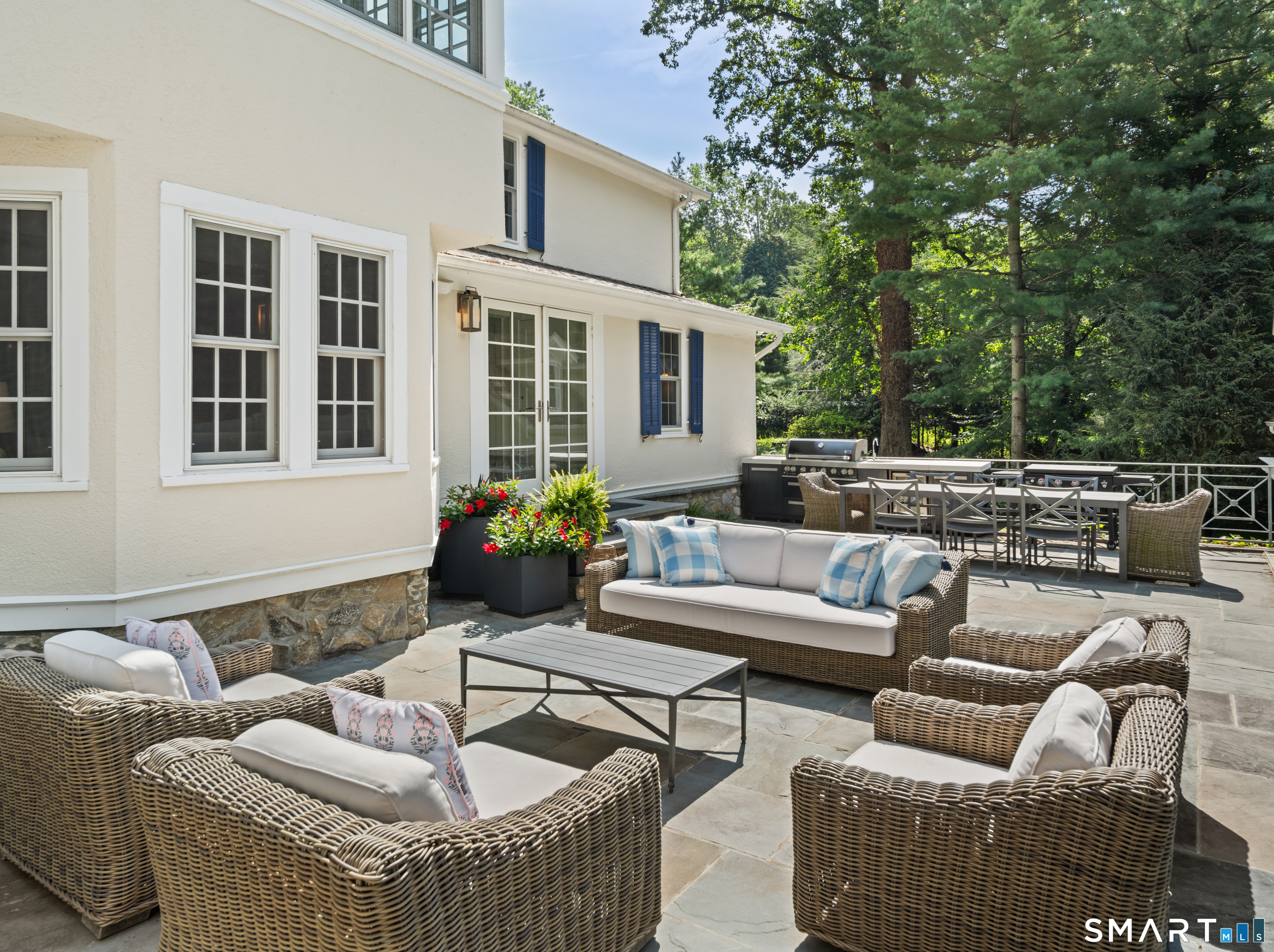 1123 Round Hill Road