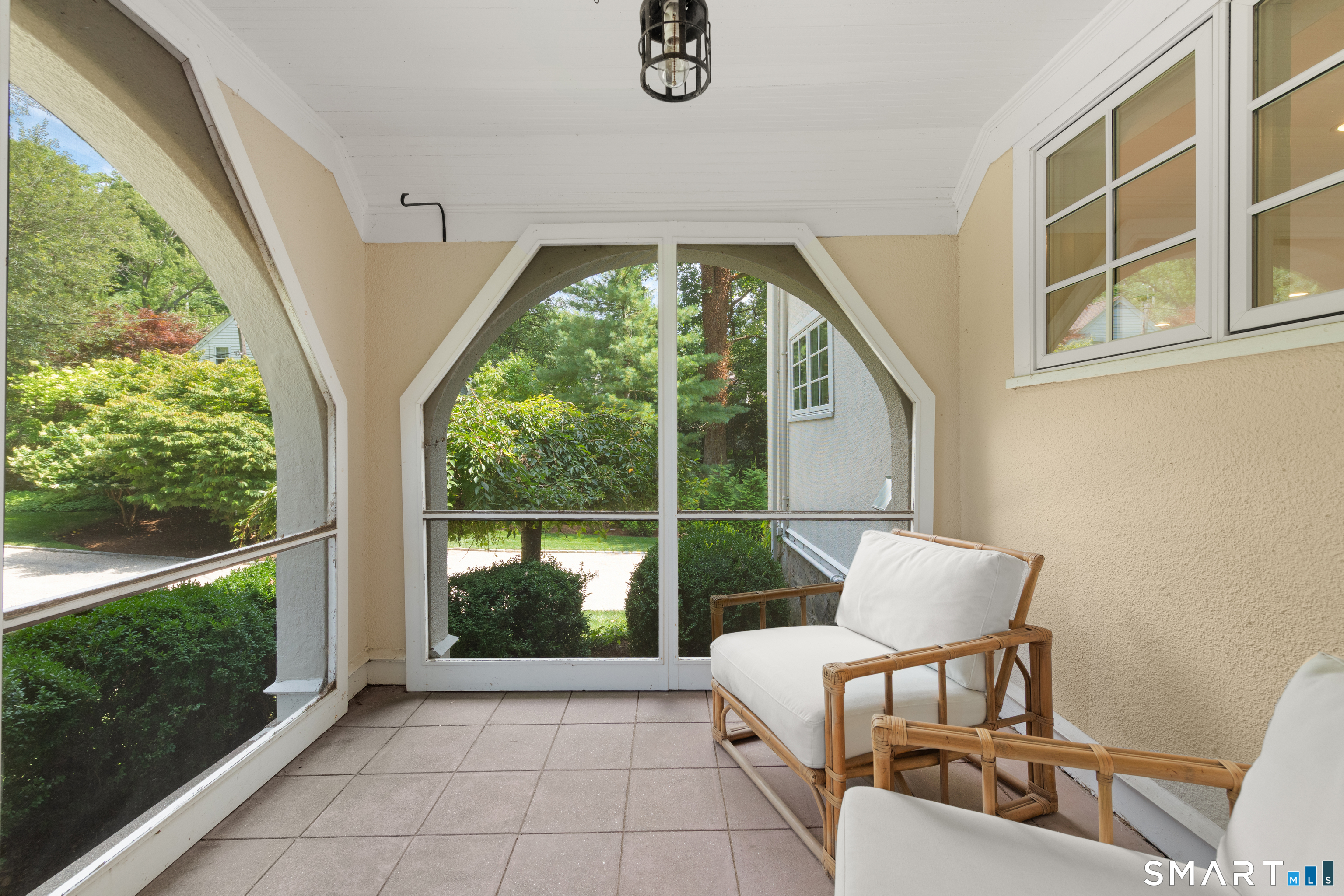 1123 Round Hill Road