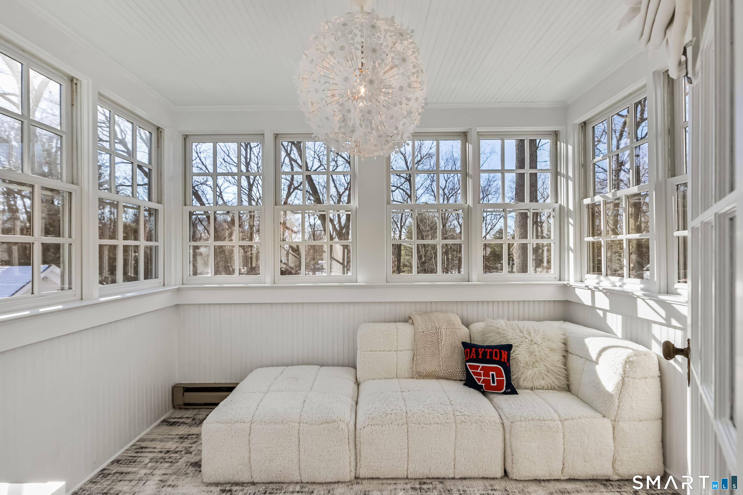 1123 Round Hill Road