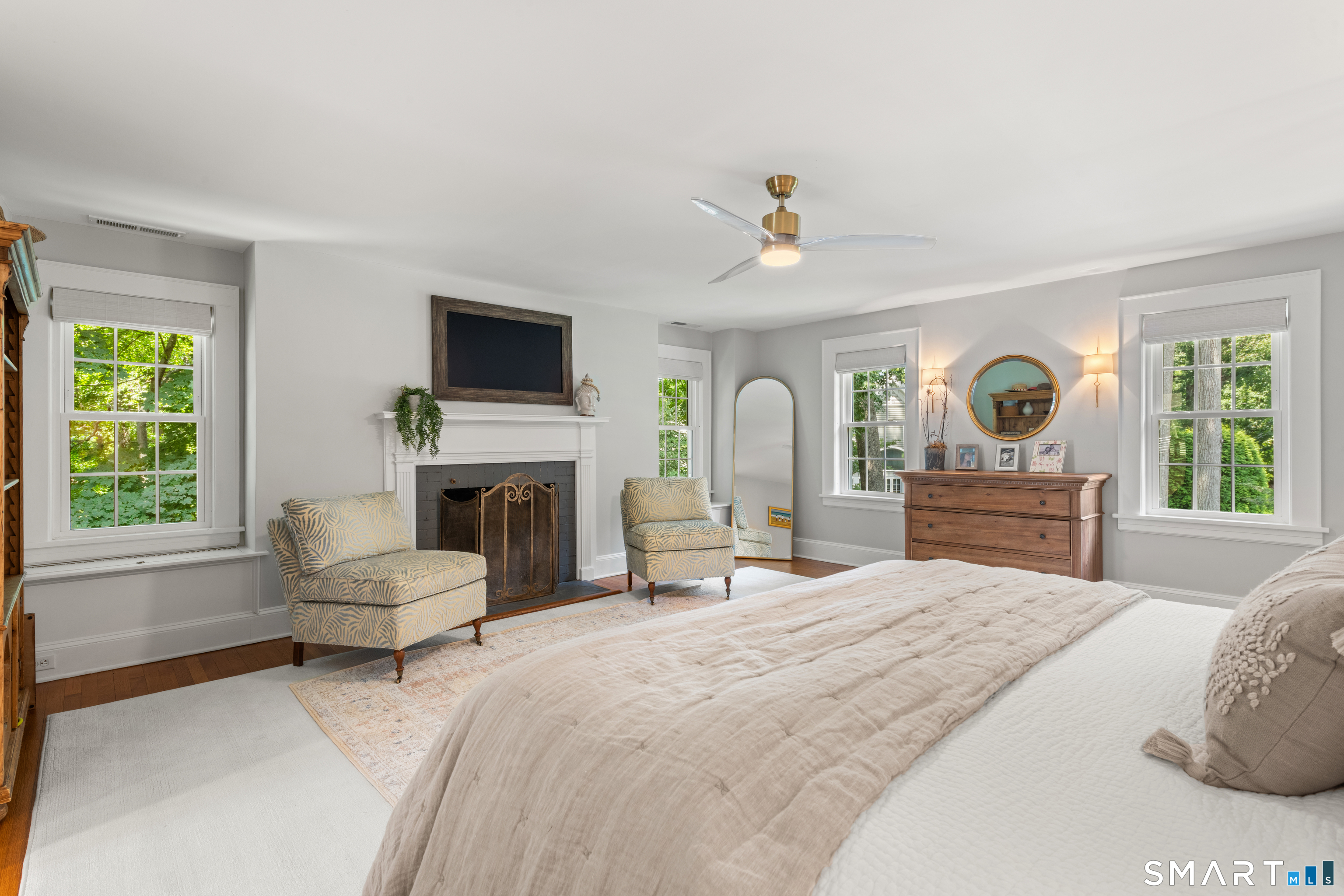 1123 Round Hill Road
