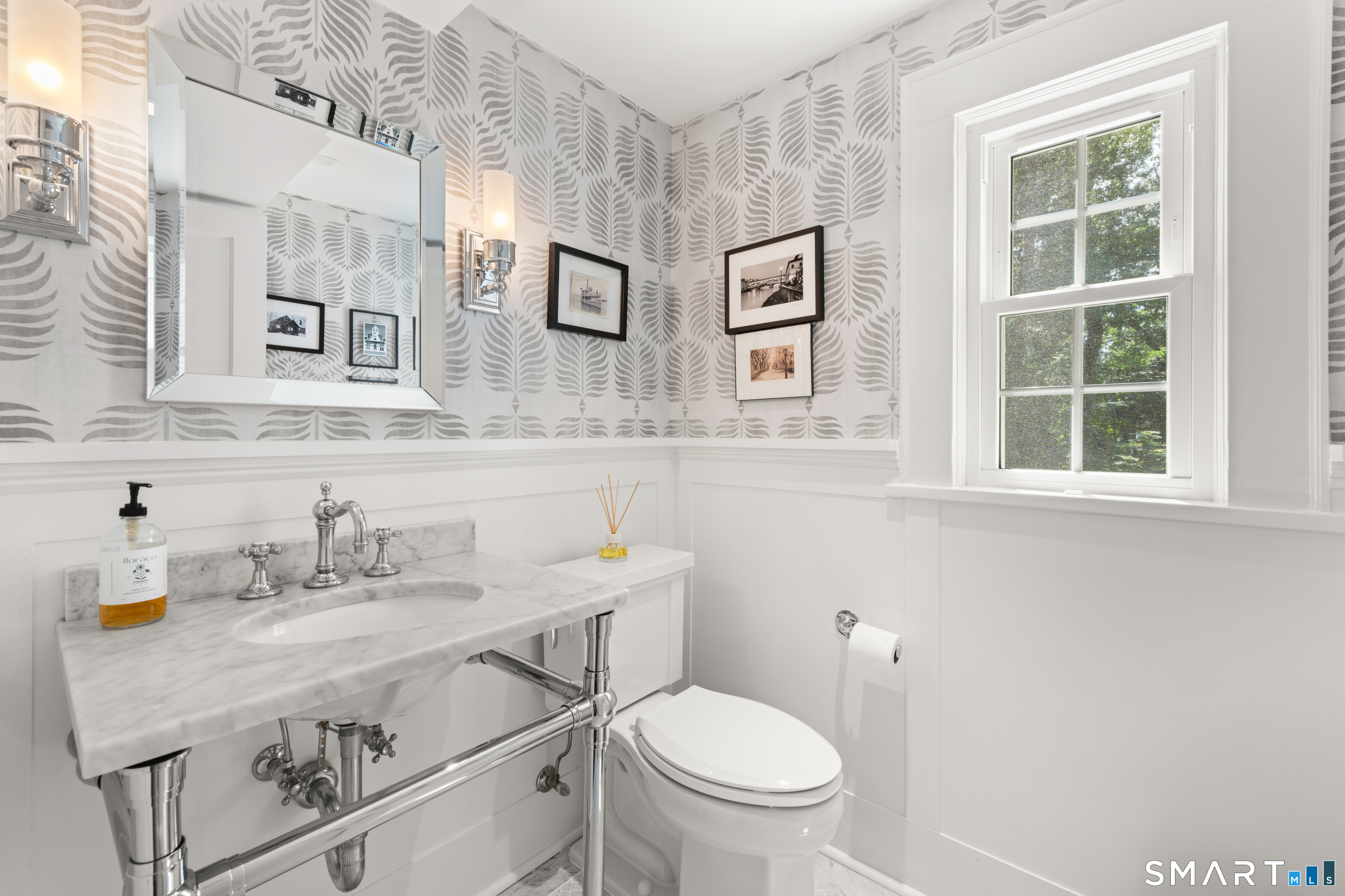 1123 Round Hill Road