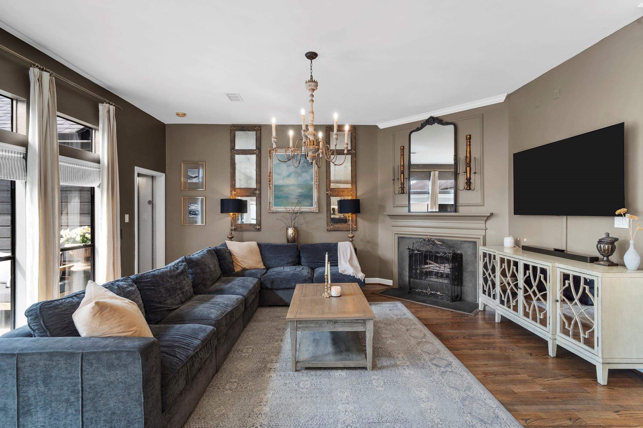 2718 Five Oaks Drive