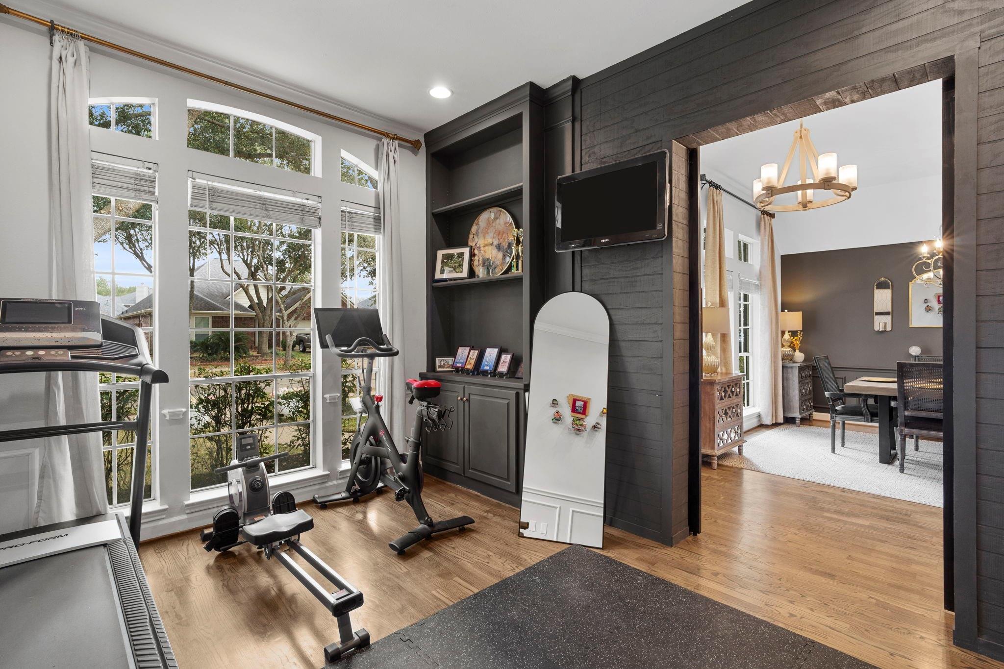 2718 Five Oaks Drive