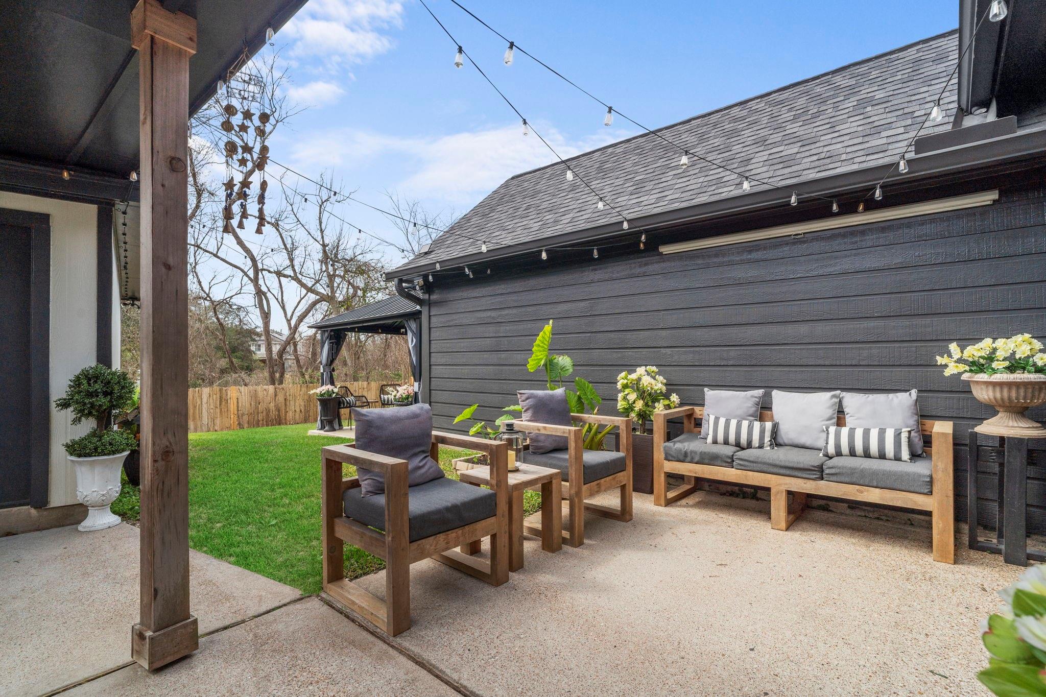 2718 Five Oaks Drive