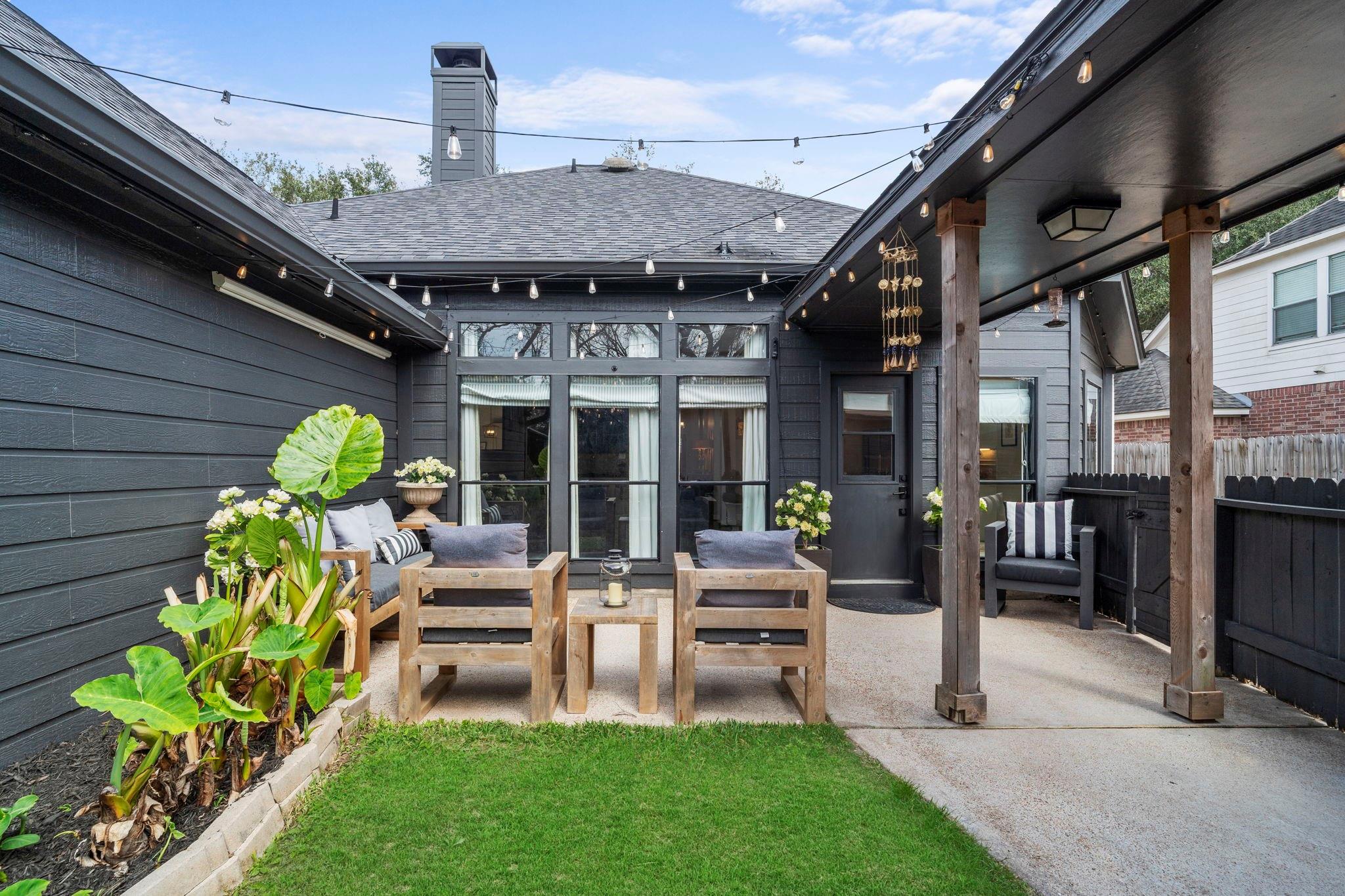 2718 Five Oaks Drive