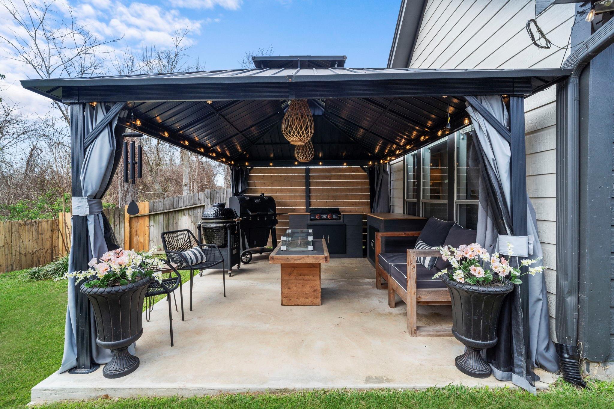 2718 Five Oaks Drive