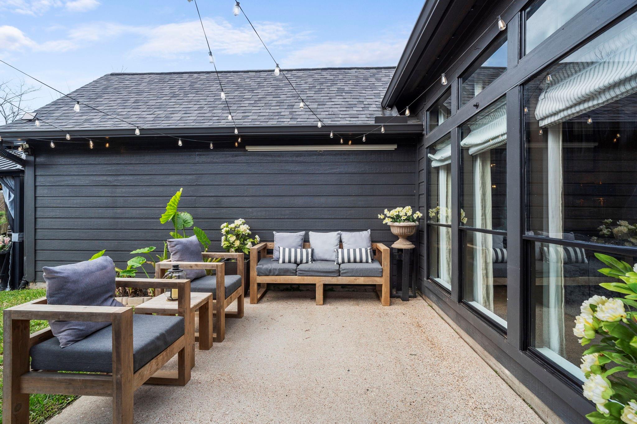 2718 Five Oaks Drive