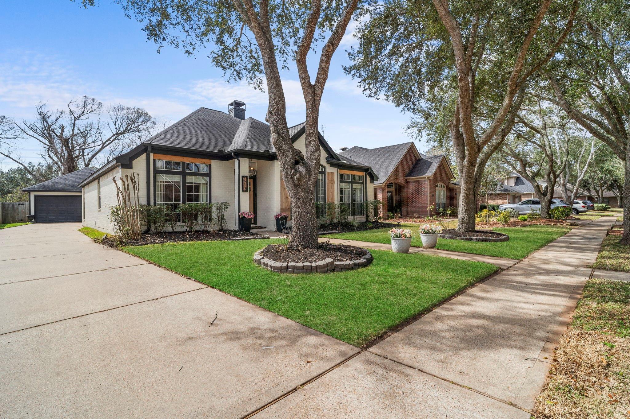 2718 Five Oaks Drive