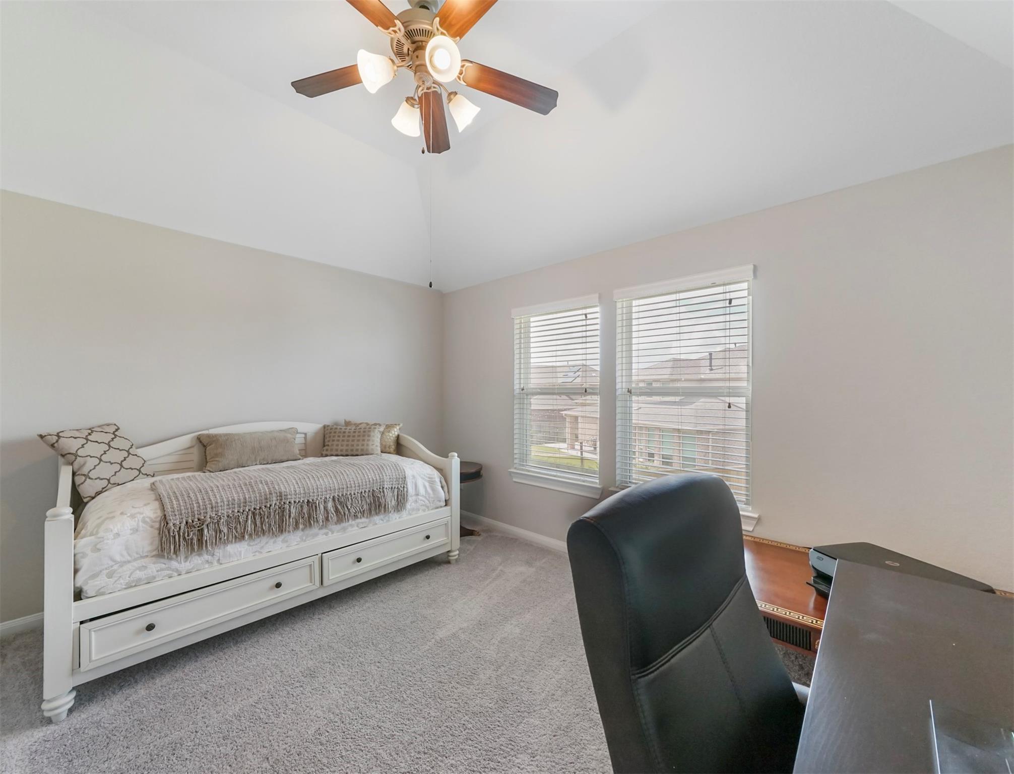 27 Crown Trail