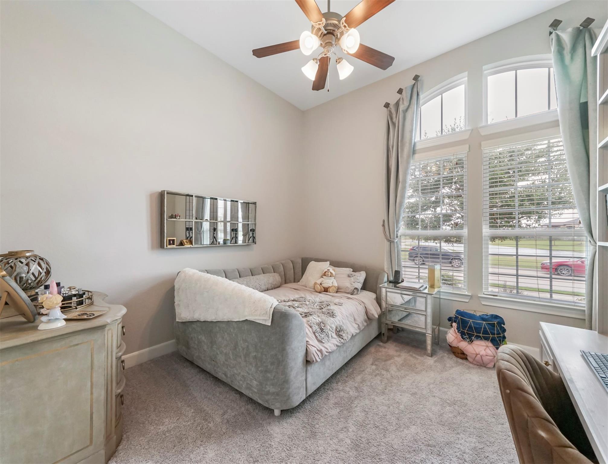27 Crown Trail
