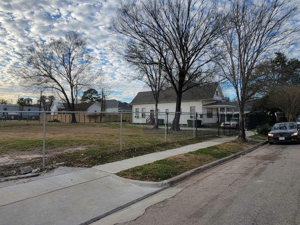 1905 Chapman Street