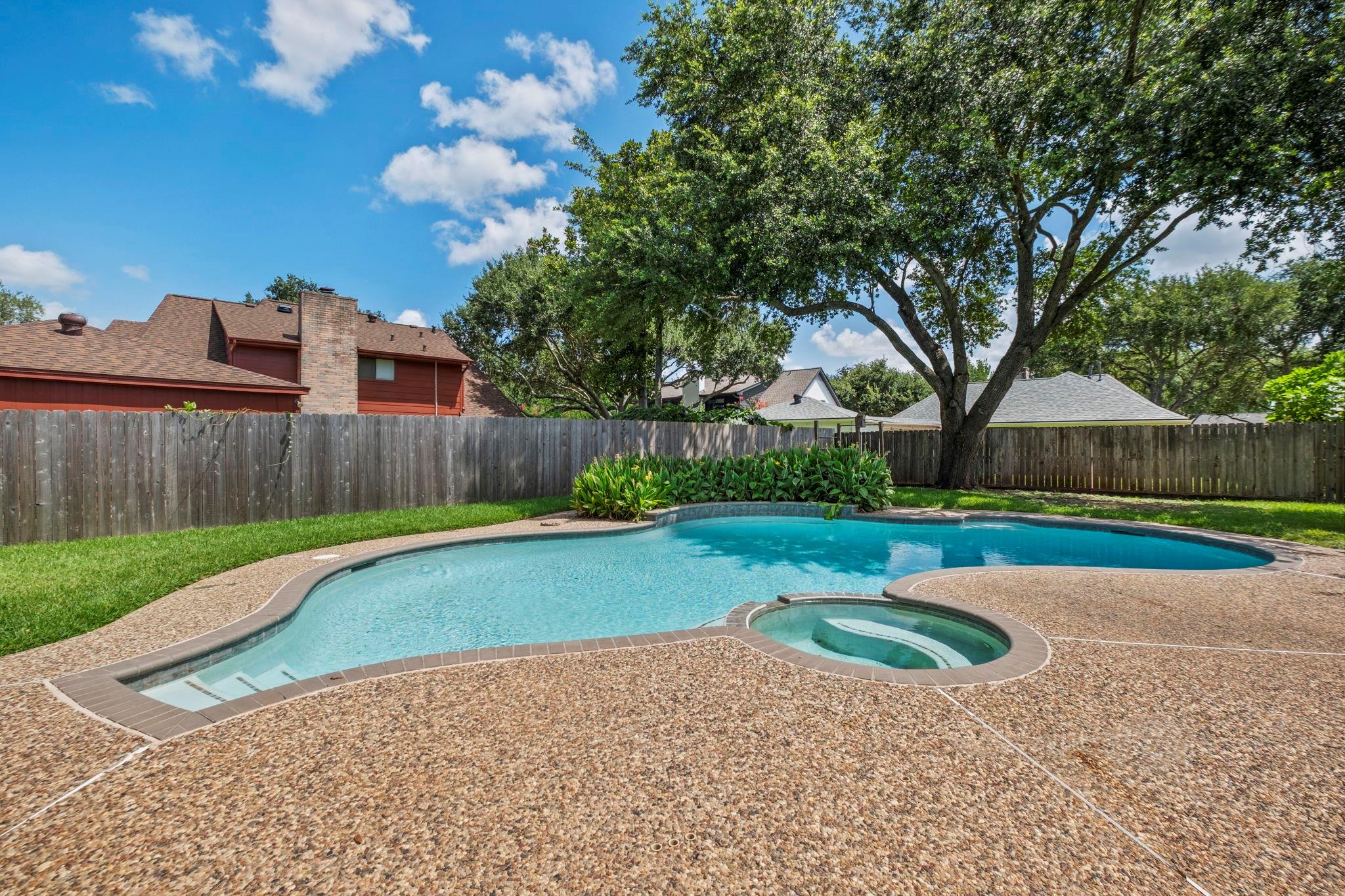 2803 Edgewood Drive