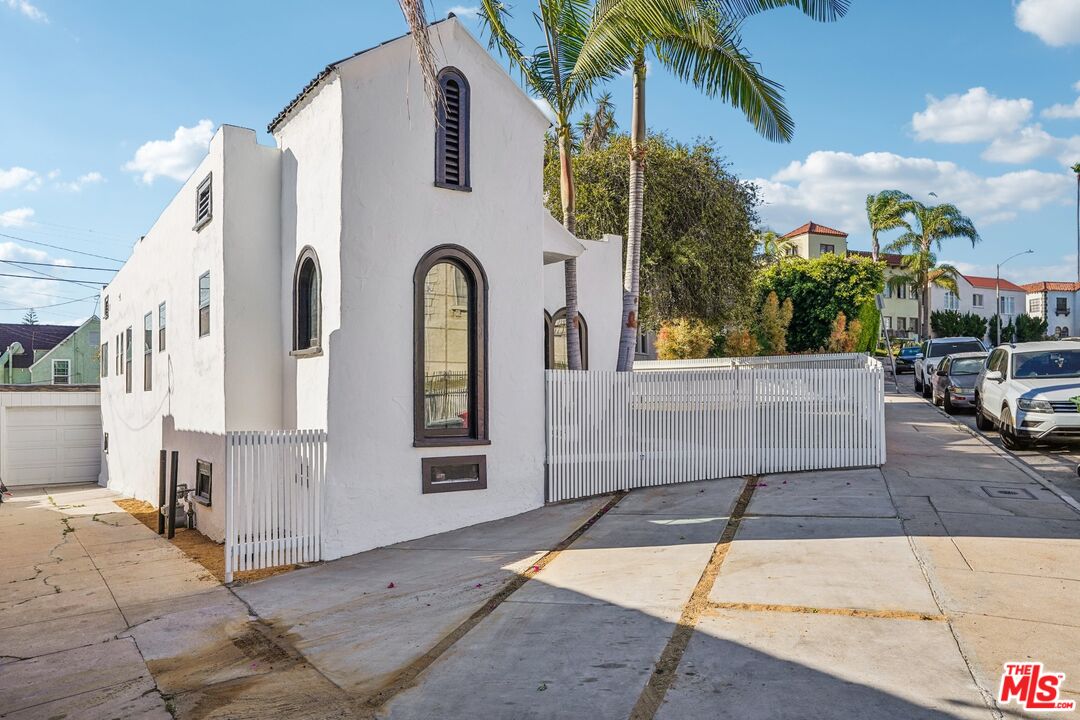 2353 Lucerne Ave