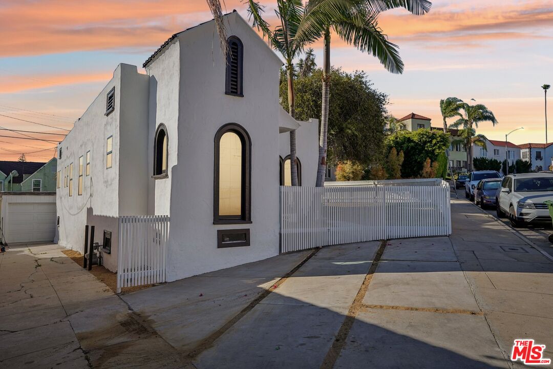 2353 Lucerne Ave
