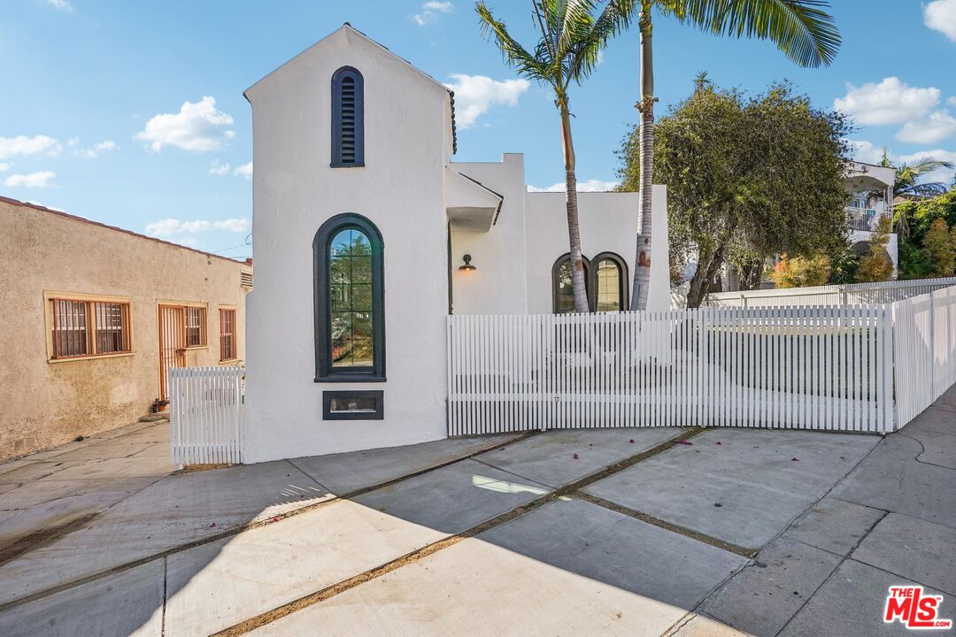 2353 Lucerne Ave