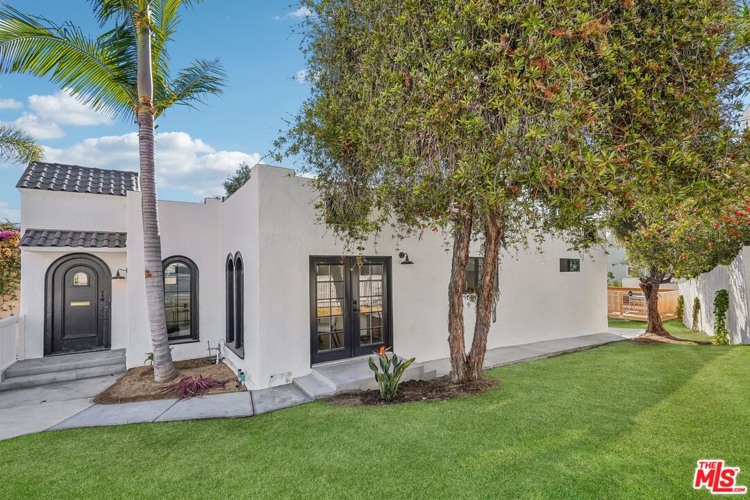 2353 Lucerne Ave