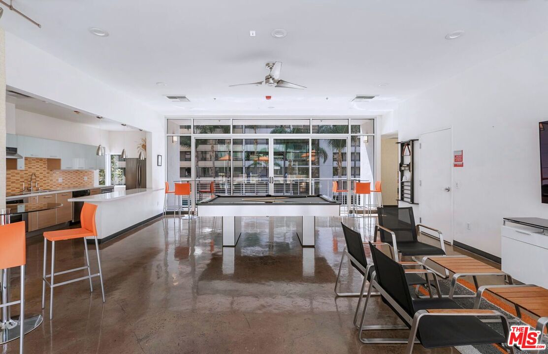 645 W 9th St Unit: 740