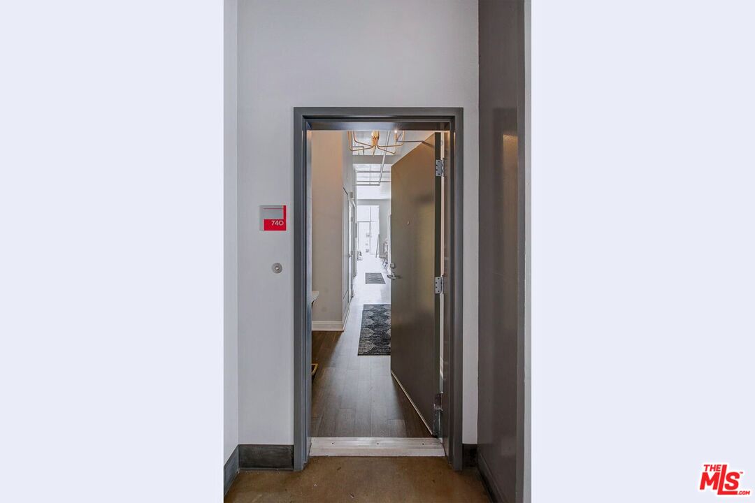 645 W 9th St Unit: 740