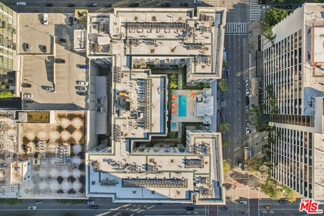 645 W 9th St Unit: 740