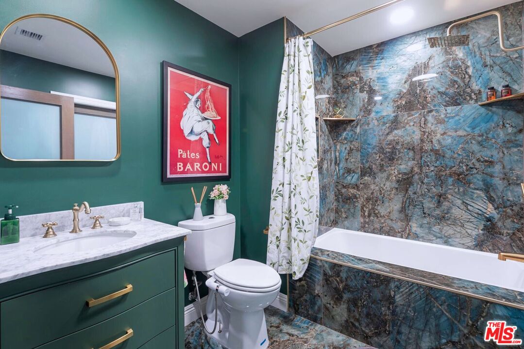 645 W 9th St Unit: 740