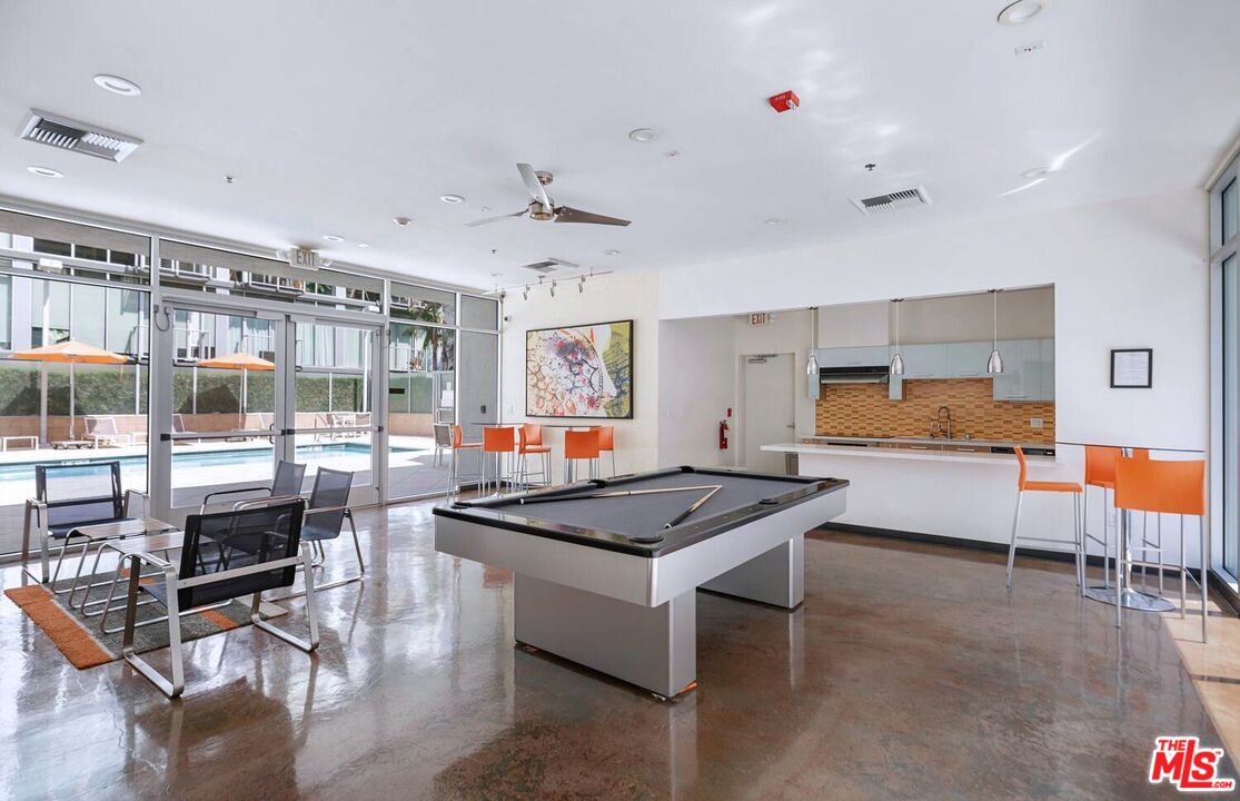 645 W 9th St Unit: 740