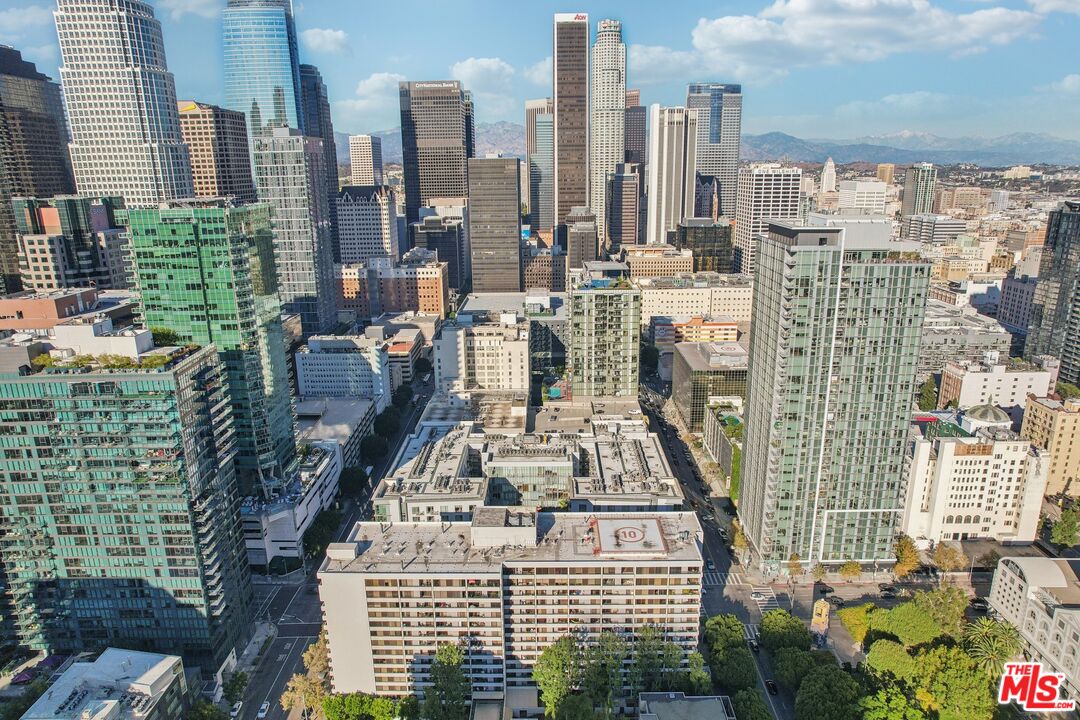 645 W 9th St Unit: 740