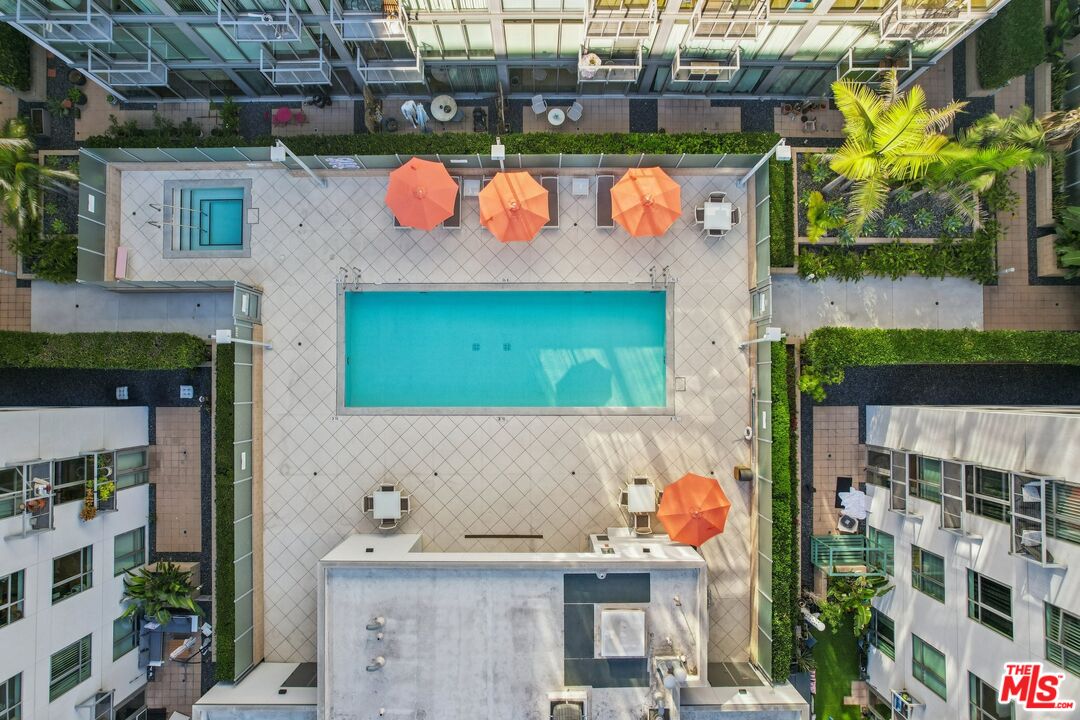 645 W 9th St Unit: 740