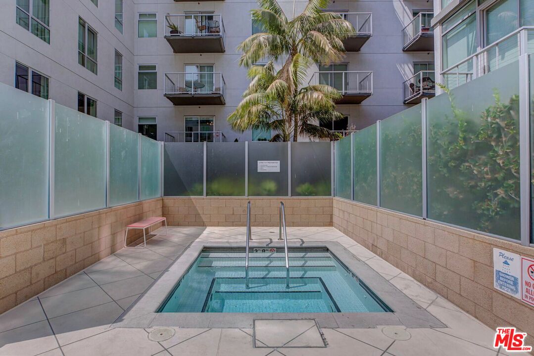 645 W 9th St Unit: 740