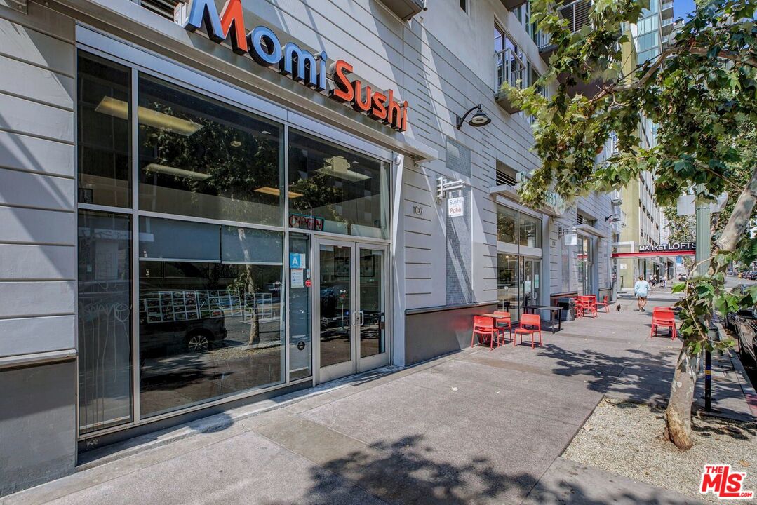 645 W 9th St Unit: 740