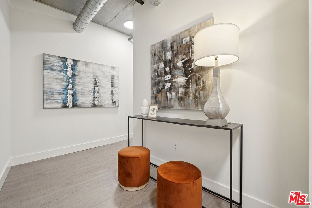 645 W 9th St Unit: 530