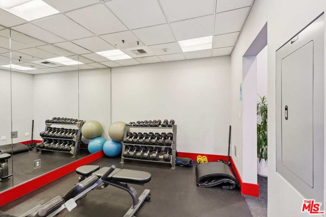 645 W 9th St Unit: 530