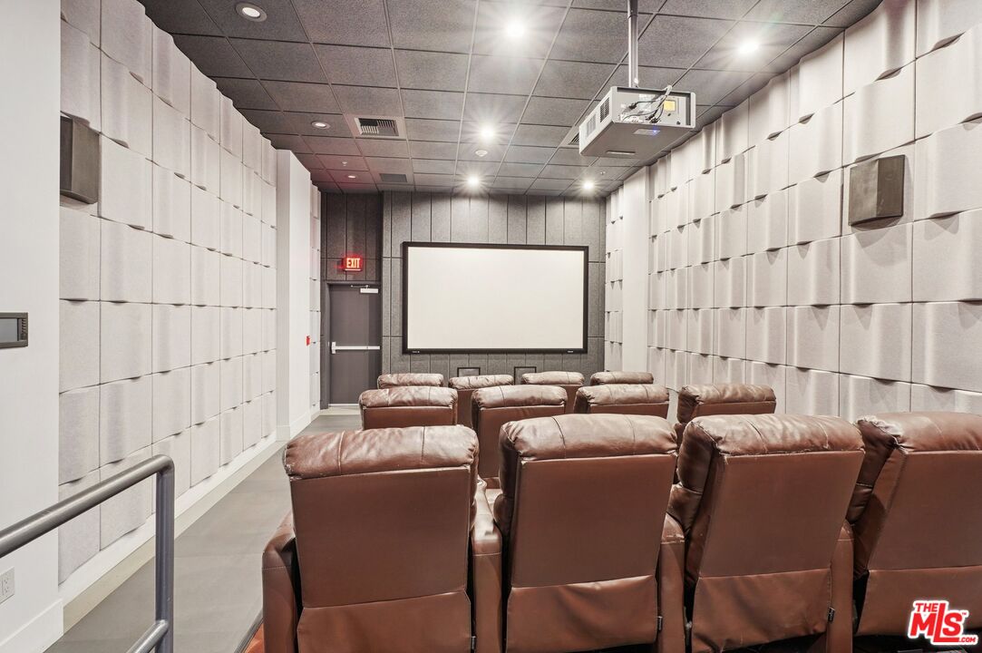 645 W 9th St Unit: 530