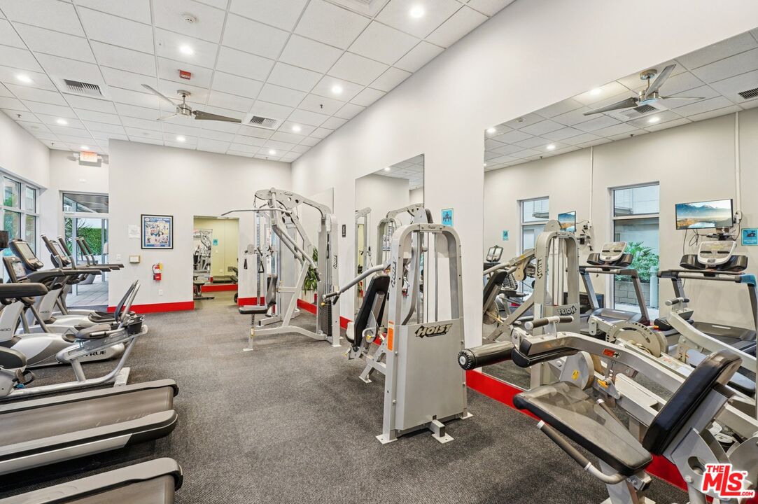 645 W 9th St Unit: 530