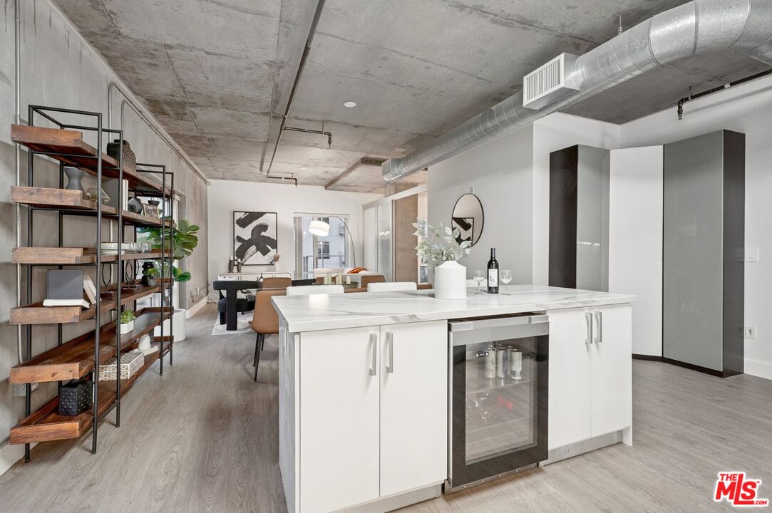 645 W 9th St Unit: 530