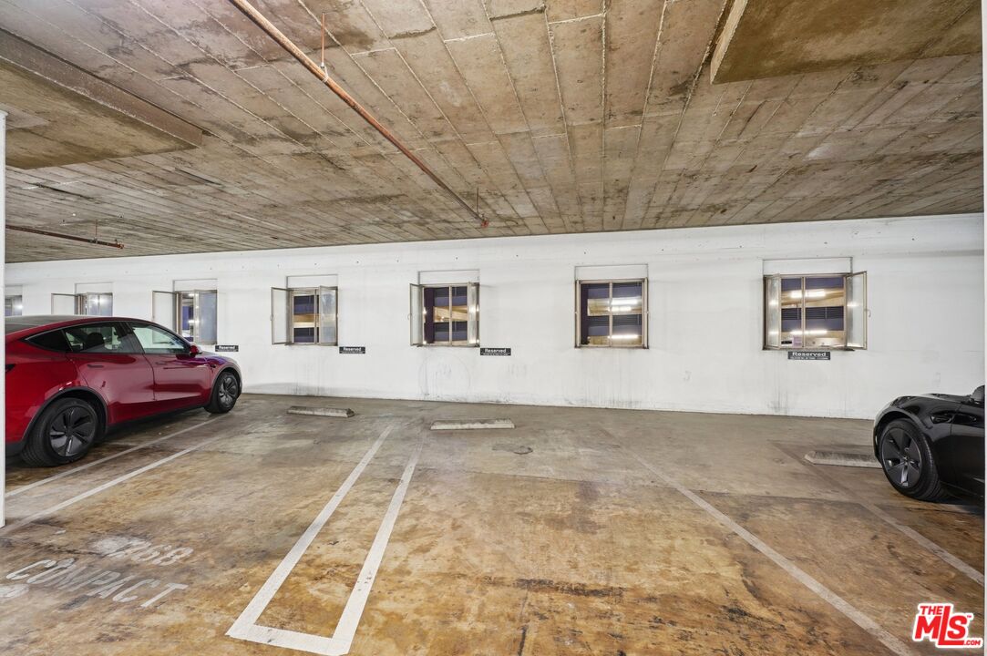 645 W 9th St Unit: 530