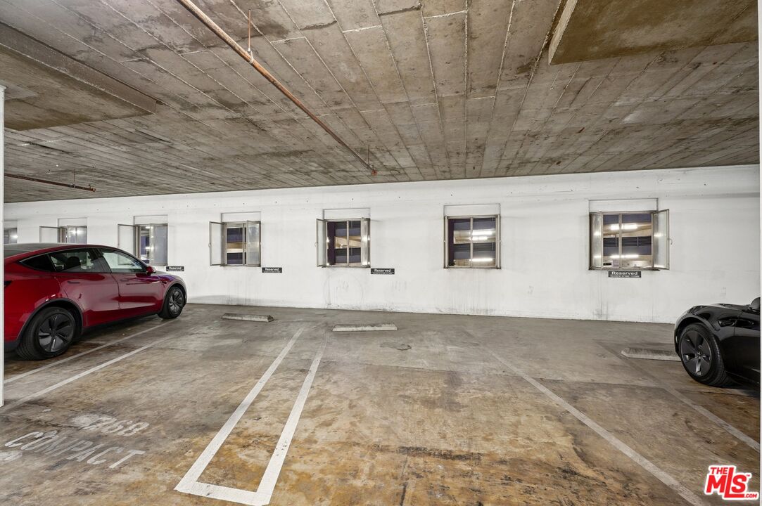 645 W 9th St Unit: 530