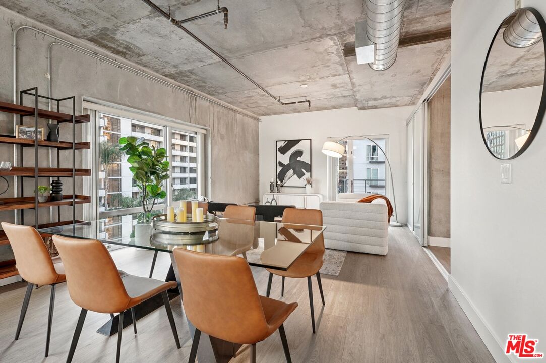 645 W 9th St Unit: 530