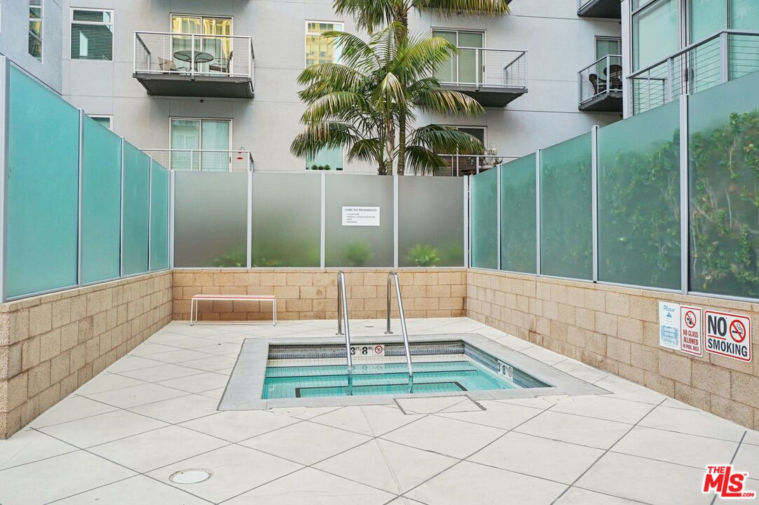 645 W 9th St Unit: 530